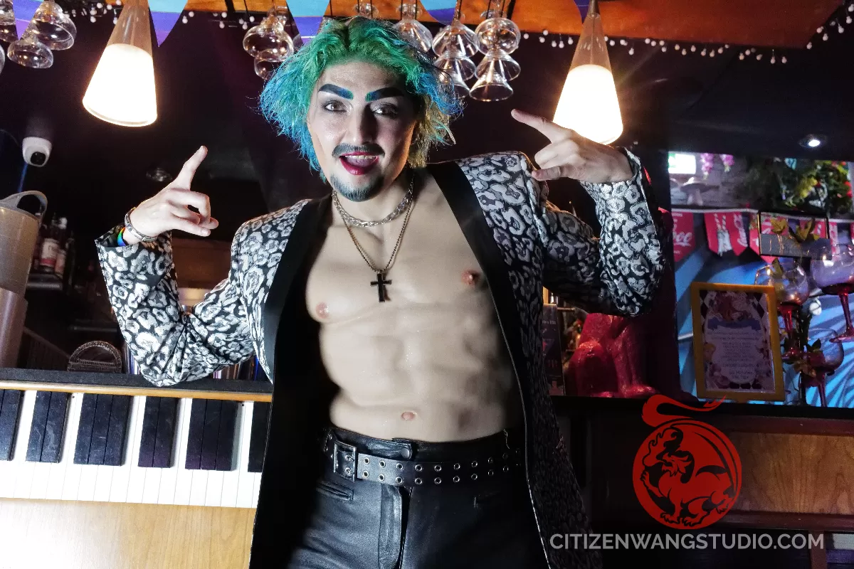 drag-king-cunnilingus.JPG