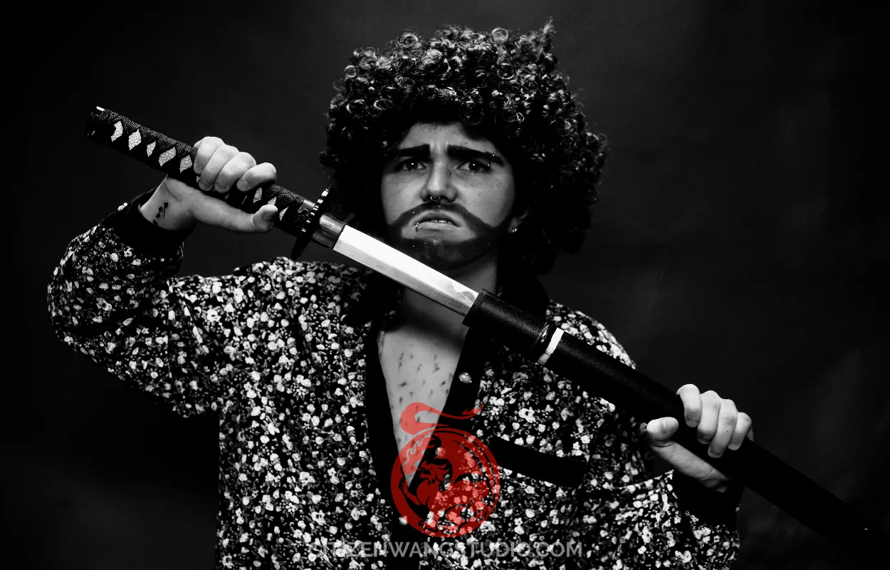 drag-king-with-sword.JPG