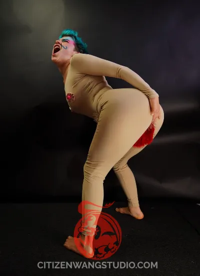 drag_king_naked_suit.jpg