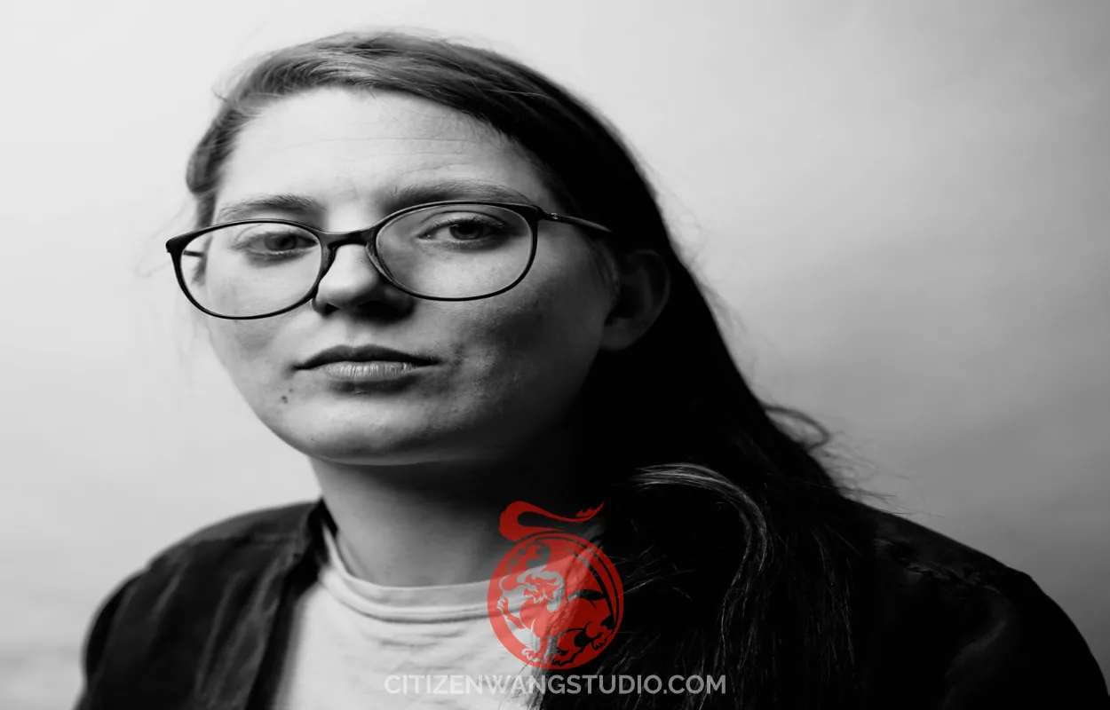 lady_wearing_glasses.jpg